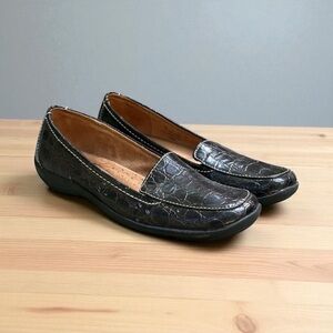 Natural Soul by Naturalizer Fanna Croc-Embossed Loafer in Dark Brown Size 6